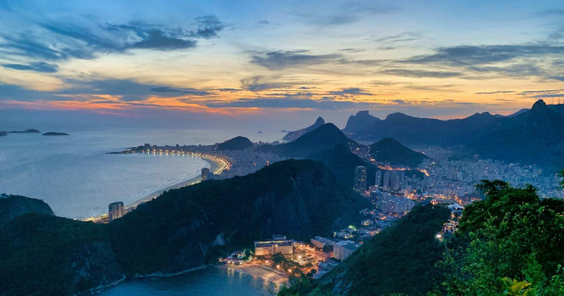 Rio de Janeiro sunset panorama with Sugarloaf Mountain and Copacabana coastline — Brazil's iconic skyline for travellers staying connected with an eSIM.